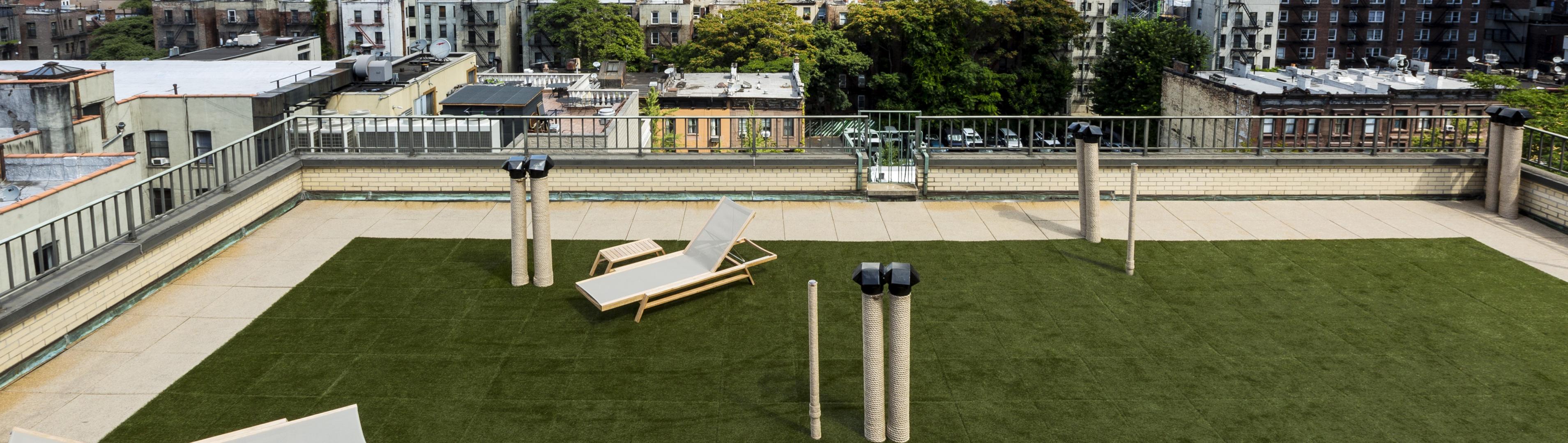 Outdoor Turf rooftop patio in a large city